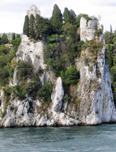 Duino dama bianca, cavaliere, luoghi infestati